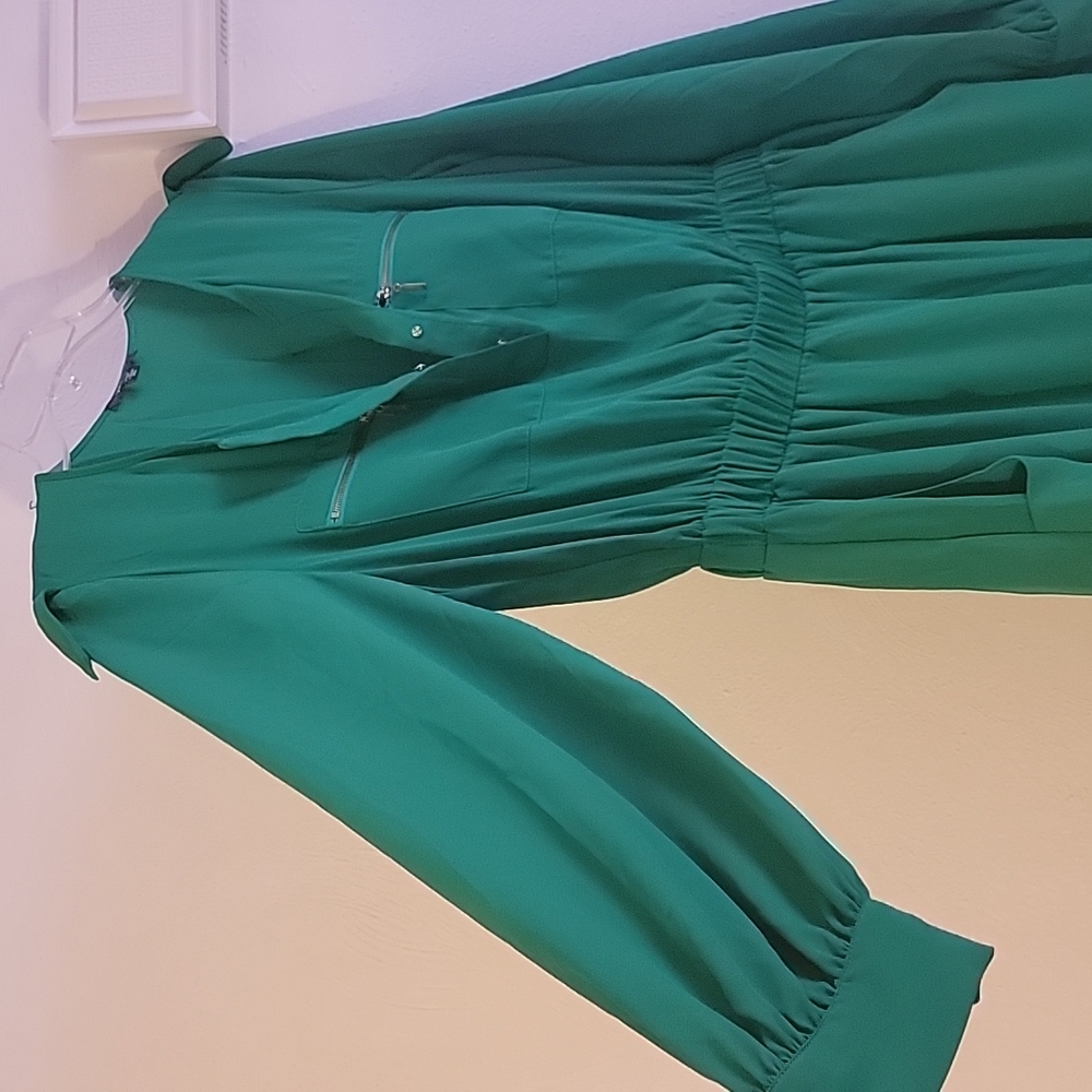 GREEN DRESS WITH GOLD DETAIL - Picture 5 of 5